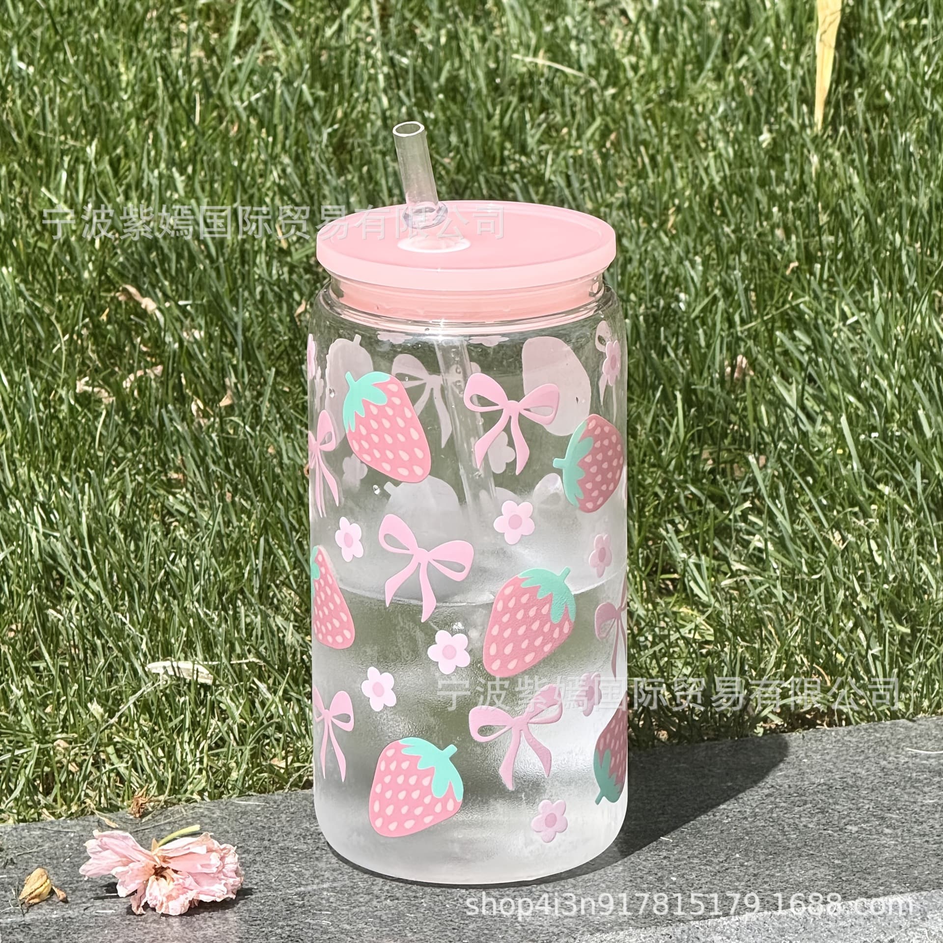 Summer fresh bow strawberry printed pattern plastic PC water cup with straw portable water cup can be made as shown in the picture