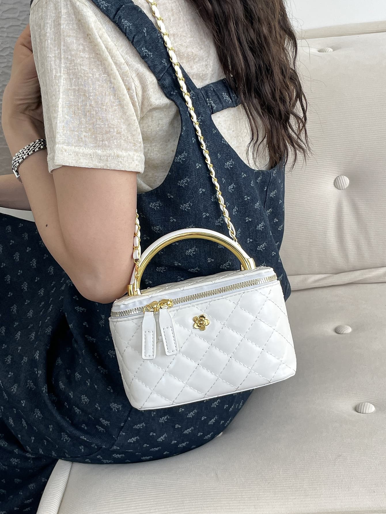 Diamond Quilted Handbag Box Bag 2026 New Style Metal Handle Chain Crossbody Bag Fashionable Versatile Small Square Bag