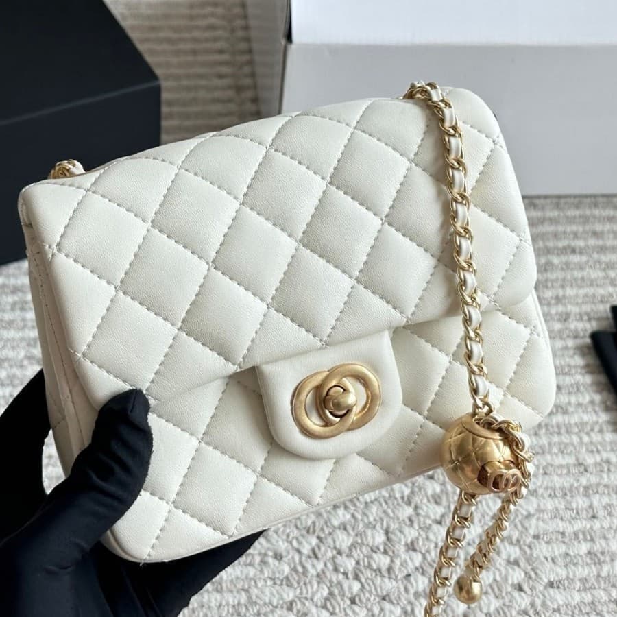 Xiaoxiang New Small Square Bag Lambskin White Quilted Shoulder Crossbody Women's Bag CF Small Gold Ball Square Fat Chain Bag for Women
