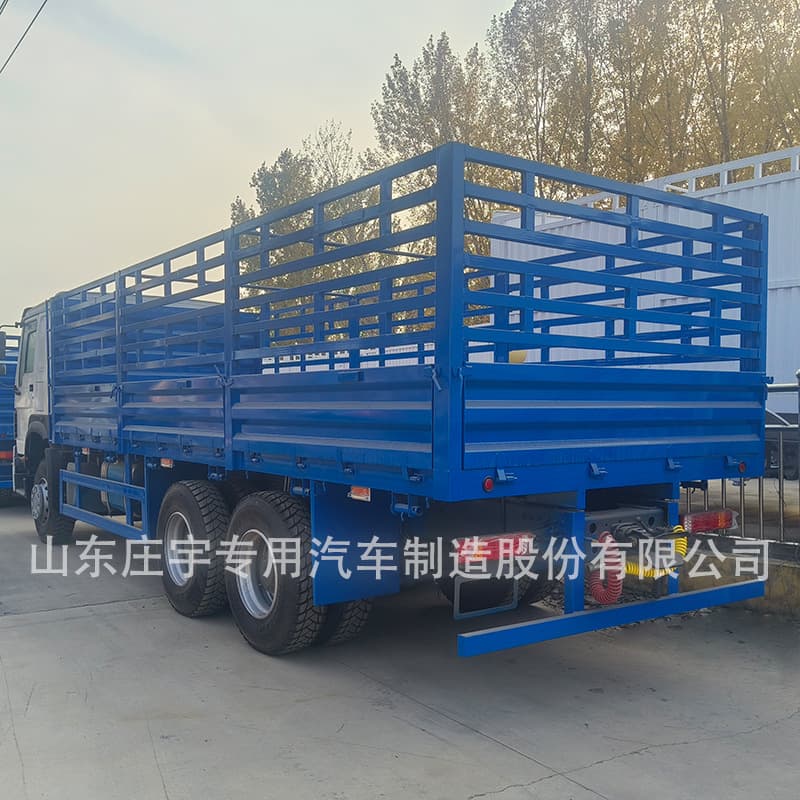Exported 6x4 Howo flatbed trailer for Central Asia and Africa, 371 horsepower, dual drive.