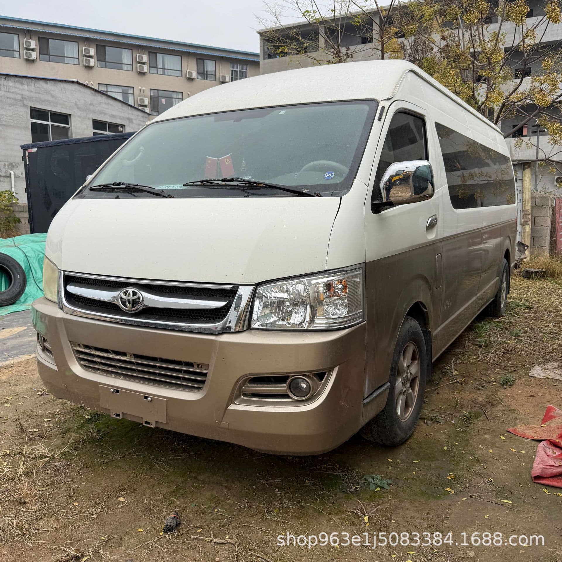 Export Coaster used premium Toyota Hiace minibus, business commuter vehicle, 17-seater business bus