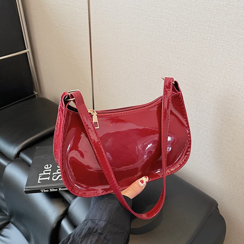 This year's trendy Korean-style shoulder bag for women, a new summer 2025 style, versatile and elegant solid color small square bag.