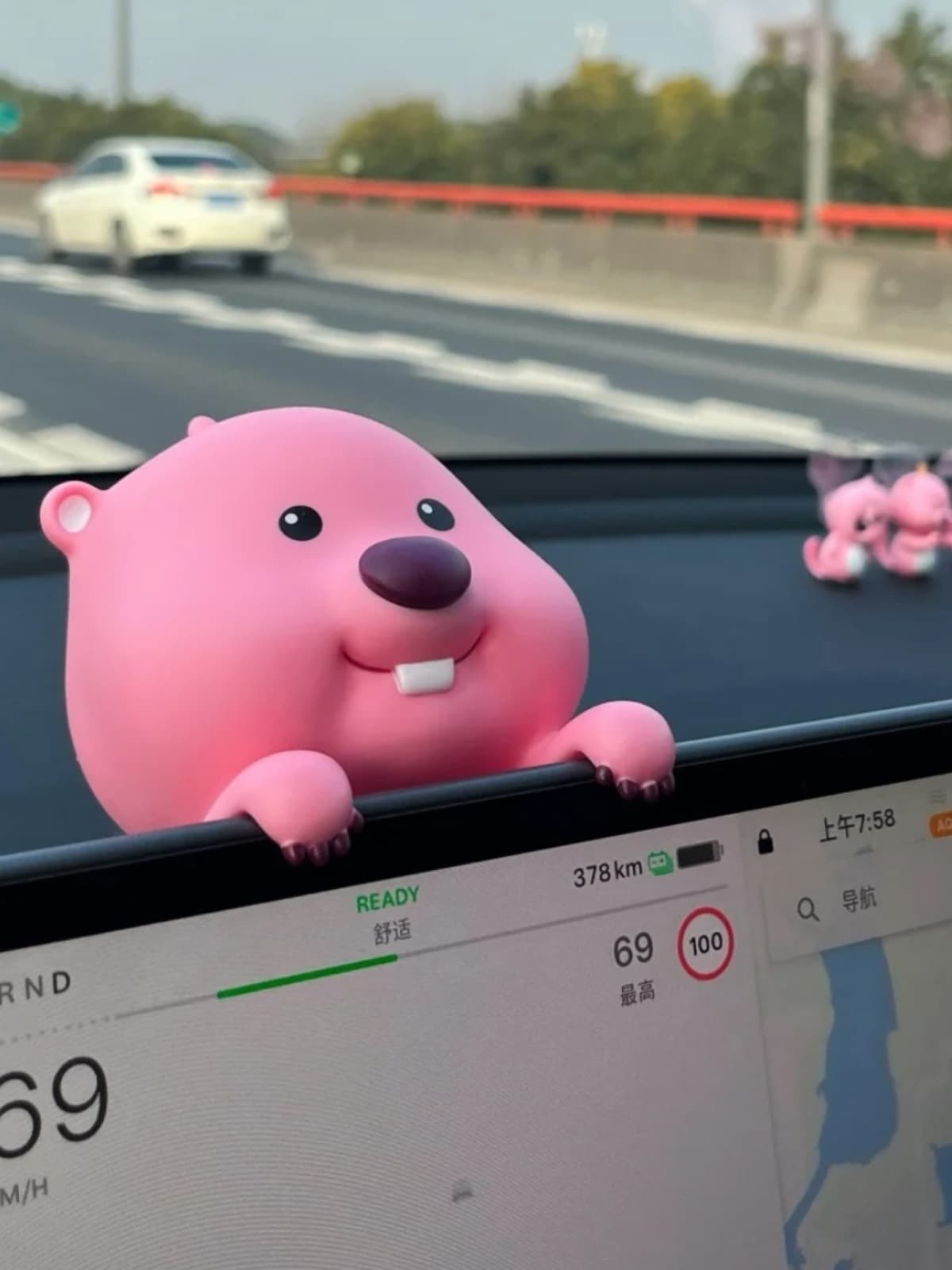 2025 New Beaver Car Dashboard Lying Decoration Interior Accessory Screen Cute Style for Women