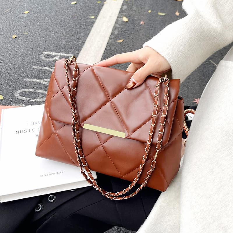 Diamond Quilted Chain Bag 2025 New Commuter Small Fragrance Style Minimalist Crossbody Bag Large Capacity Fashion Shoulder Bag