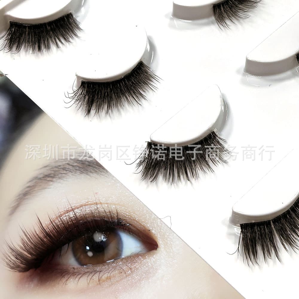 Fox-Style Slanted American-Style Half-Strip Thick False Eyelashes with a Transparent Stem for a Mixed-Race Look That Elongates the Eye Corners and Makes Them Photogenic