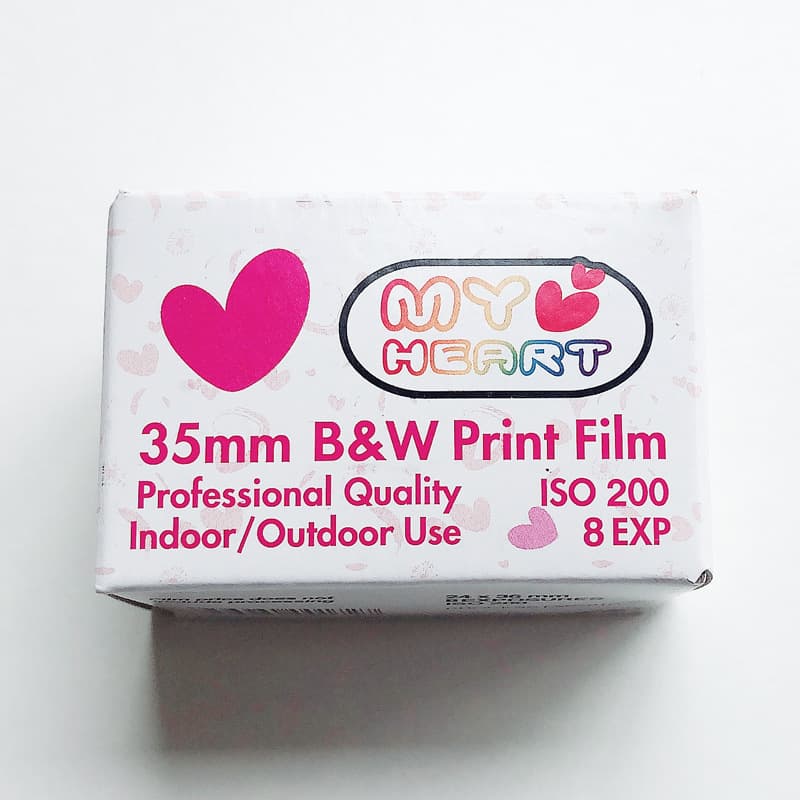 8-exposure EXP black and white film 200 ISO waterproof retro camera film, heart-shaped manufacturer 135 film 35mm.