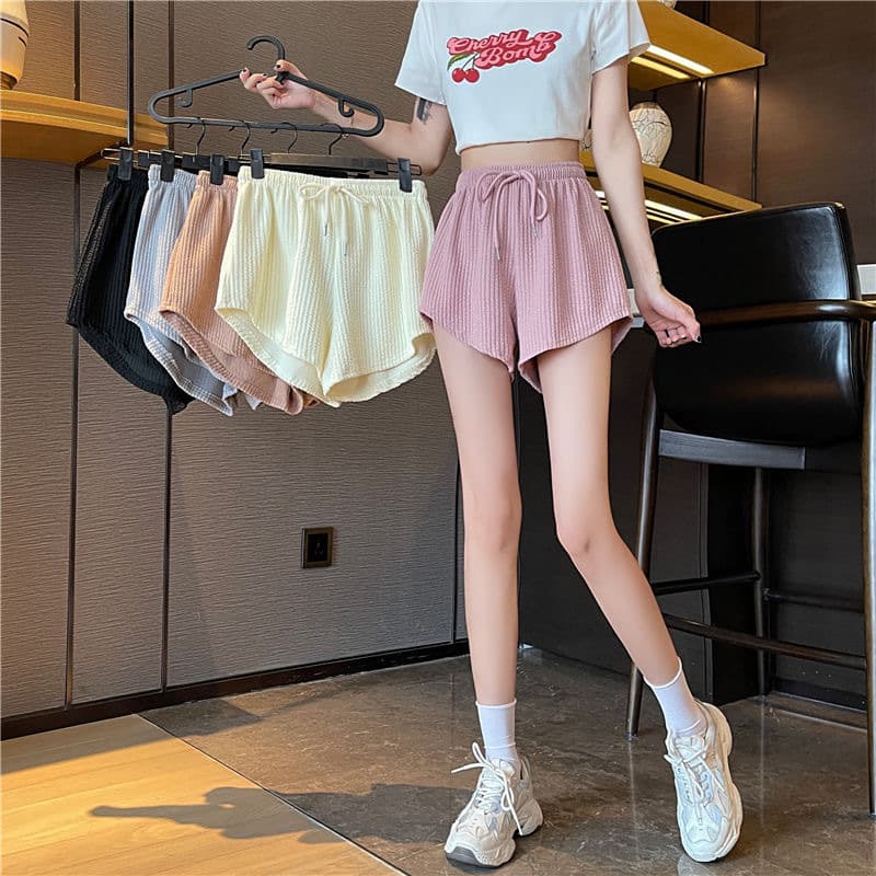 Women's wide-leg shorts, casual and cool summer Korean style, loose fit, thin high waist, sporty hot pants.