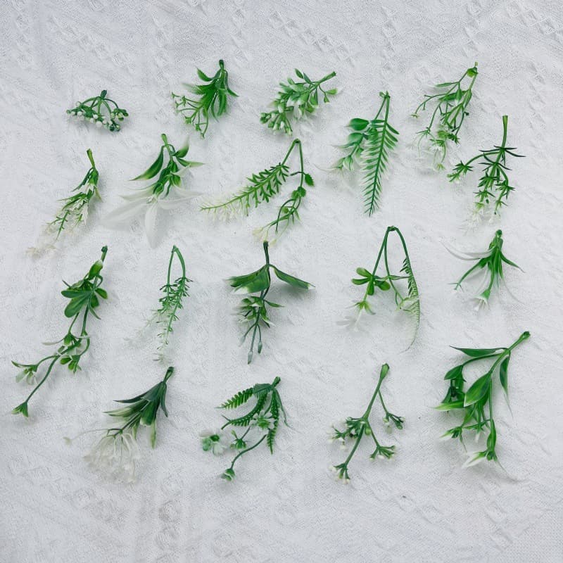 Handmade bouquets, plastic water plants, simulated grass, simulated flowers, cakes, green plants, decorations, leaves, fake grass, green leaf accessories