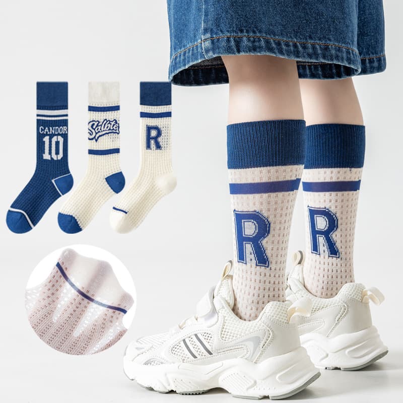 Summer boys' socks, children's sports cotton socks, breathable mesh socks, roller skating calf socks for children and middle-aged children
