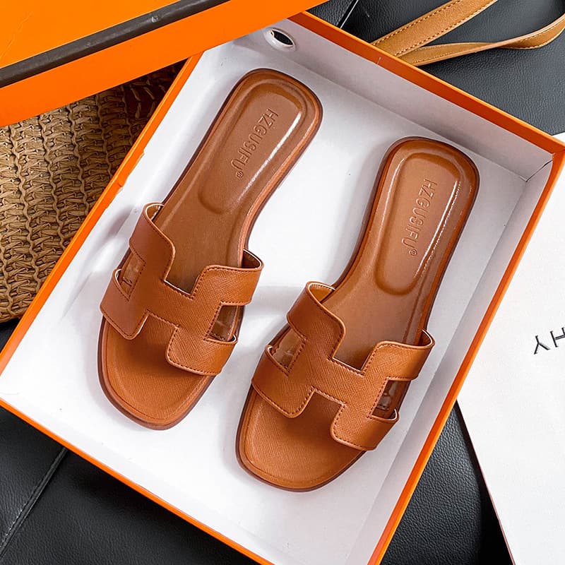 Women's Slippers 2026 New Summer Fashion Versatile Flat Sheepskin One-Strap Sandals Trendy Beach Travel Shoes