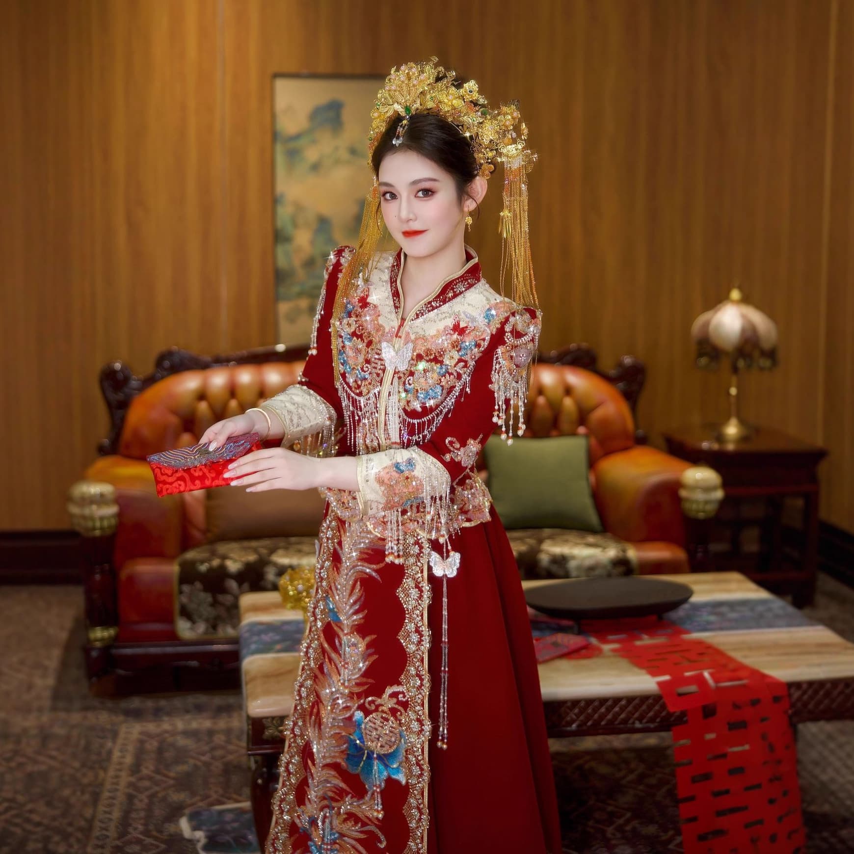 2026 Winter New Xiuhe Suit Satin Wedding Xiuhe Suit Heavy Embroidery Petite Wedding Dress Reception Gown