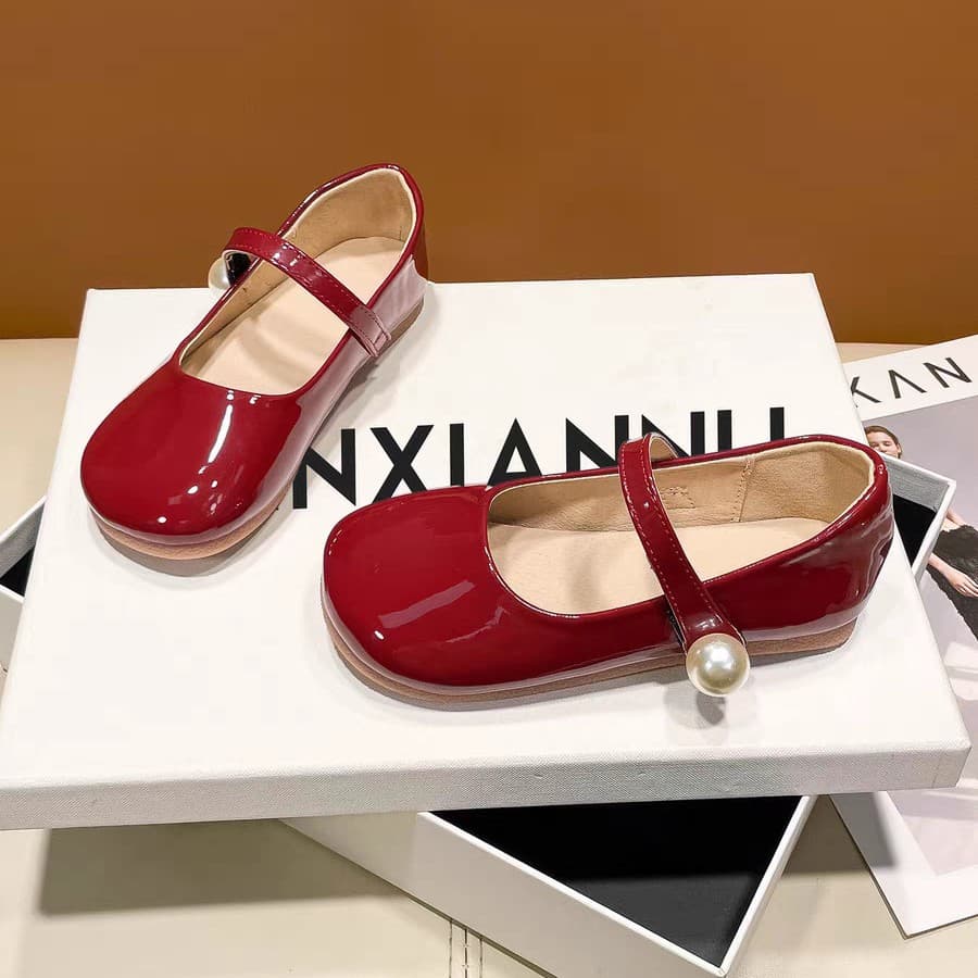 Girls Princess Shoes 2026 New Summer Children Casual Leather Shoes Soft Sole Mary Jane Red Flats