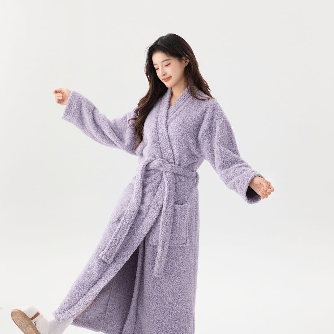 New Autumn and Winter Thickened Coral Fleece Bathrobe, Soft Long Style for Men and Women, Couple's Warm Sleepwear That Does Not Shed Easily