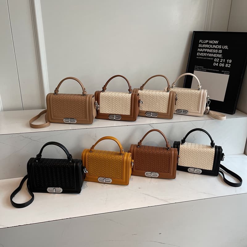 Chanel-style shoulder crossbody bag 2025 autumn new fashion versatile women's bag diamond quilted niche design small square bag
