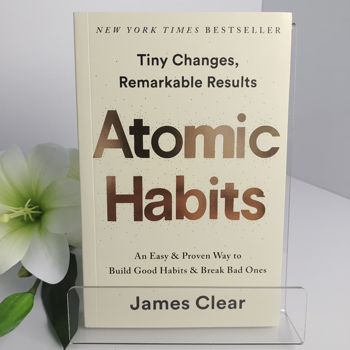 In Stock Atomic Habits: An Easy & Proven Way to Build Good Habits & Break Bad Ones (English Edition, Gold Foil Cover)