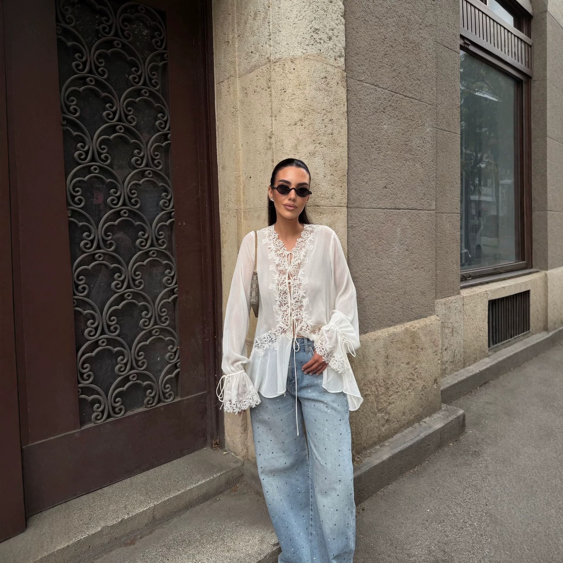 Рубашка New European and American style fashionable and elegant splicing see-through sexy trumpet sleeve lace shirt