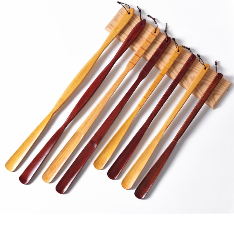 Factory wooden shoe horns for pregnant women and the elderly, long-handle home shoe assists, extended shoe horns wholesale.