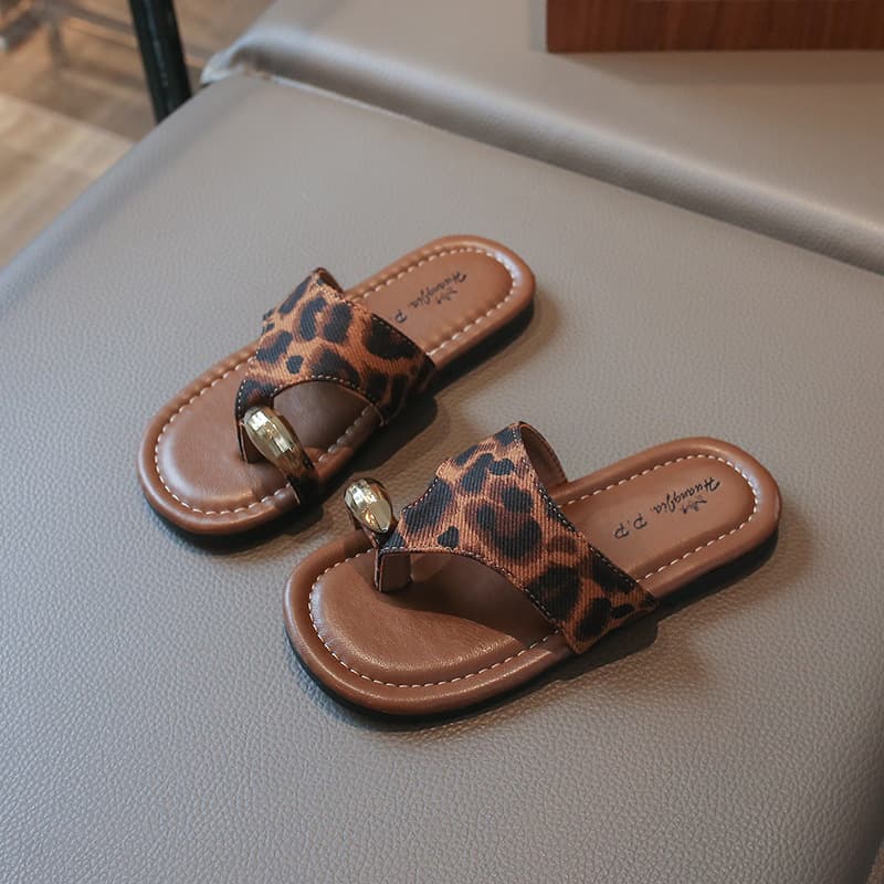 Children's Toe-Loop Slippers for Girls 2026 Summer New Style Flat Sandals with Toe Separator Soft Sole Beach Slippers Drop Shipping