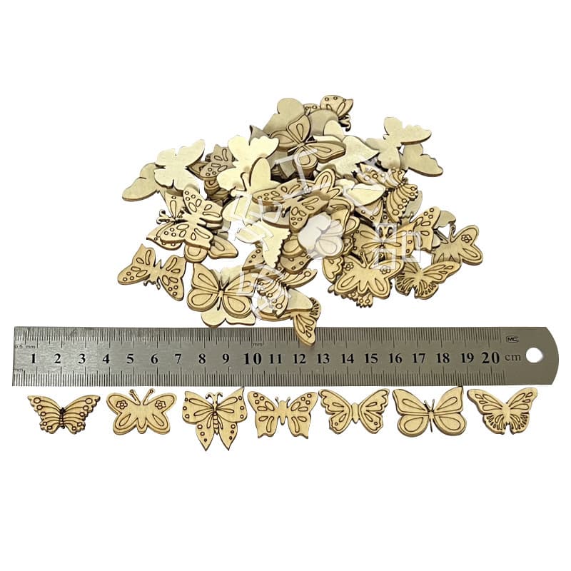 Factory Direct New Wooden DIY Thin Wood Chips Decorative Christmas Heart-Shaped Wood Pieces with Hollow Patterns, Mixed Styles