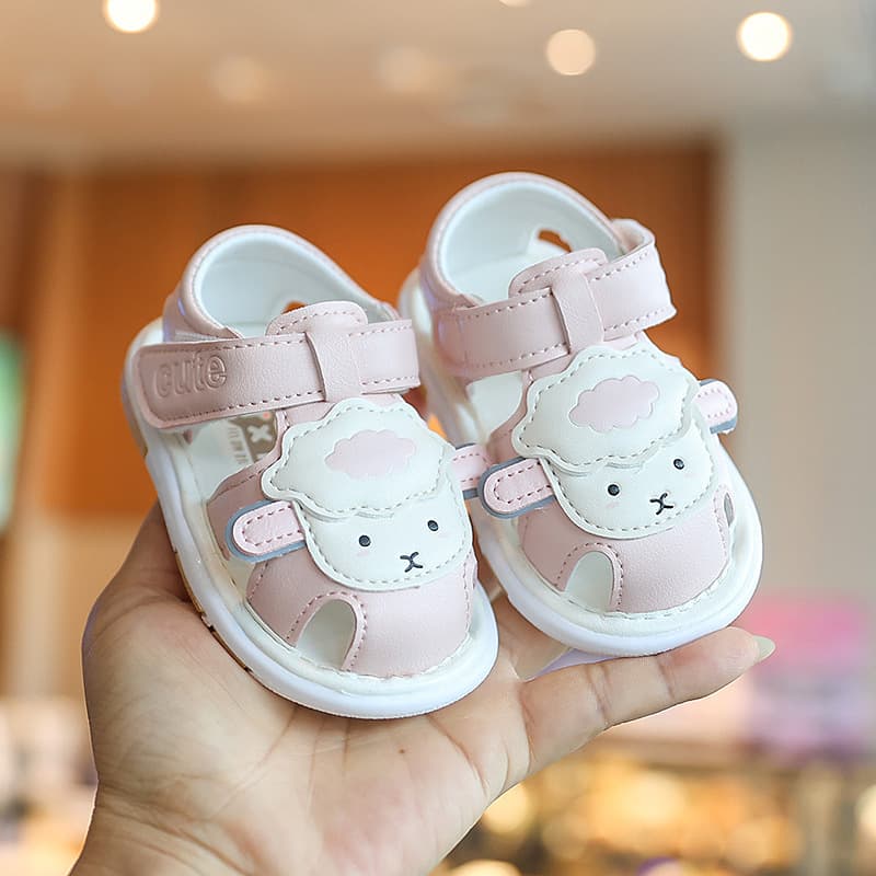 2025 summer new infant children sandals closed-toe soft-soled unisex baby learning walking 0-1-2 years squeaky sandals