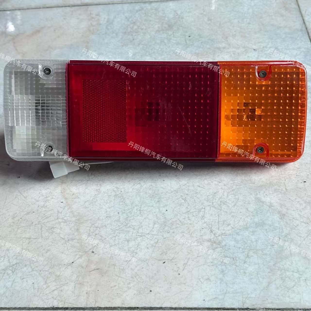 Factory direct supply of three-color rear tail lights for Isuzu trucks, suitable for Japanese trucks and trailers