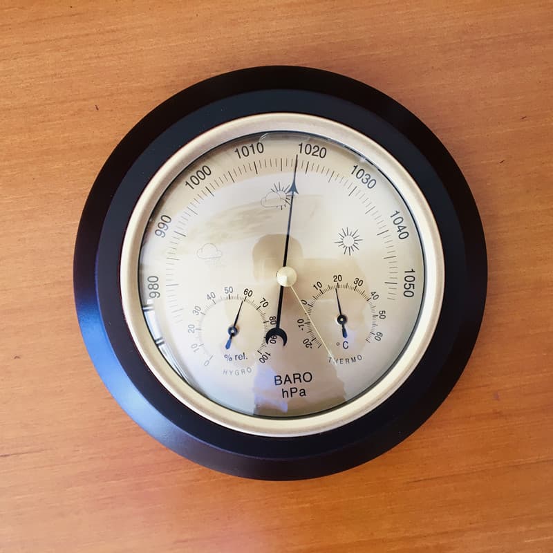 180mm barometer, barometer, metal box, barometer, home weather station, three-in-one product, great source for cross-border e-commerce.