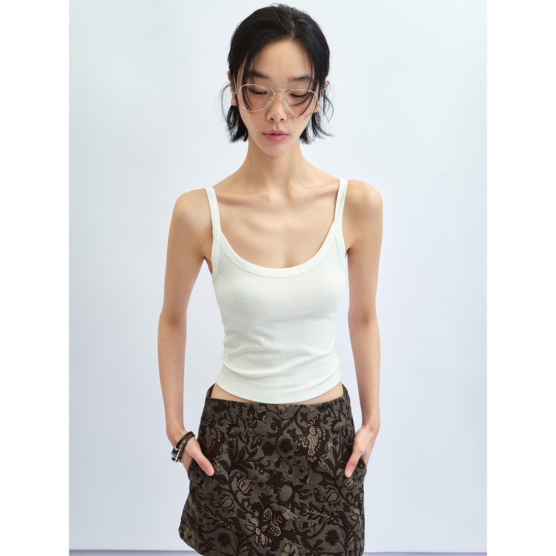 [Shishi Black Label] New Tencel Fresh Breathable Covering Side Cream Solid Color Basic Versatile Suspender Top V60068