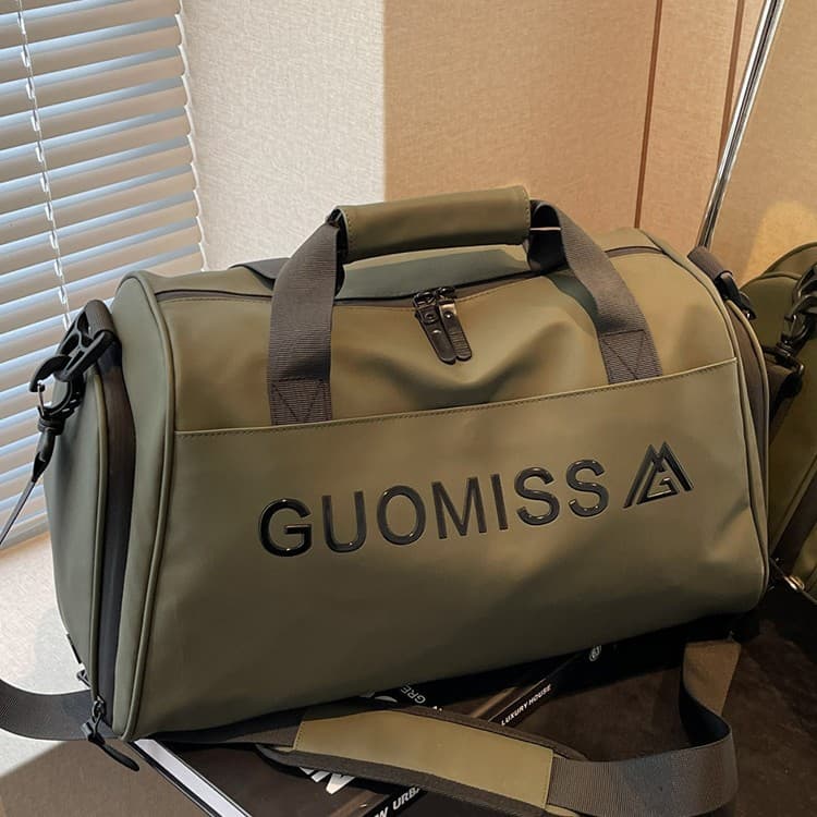 New men's short-distance travel bag, large capacity, wet and dry separation, waterproof, lightweight training and gym bag.