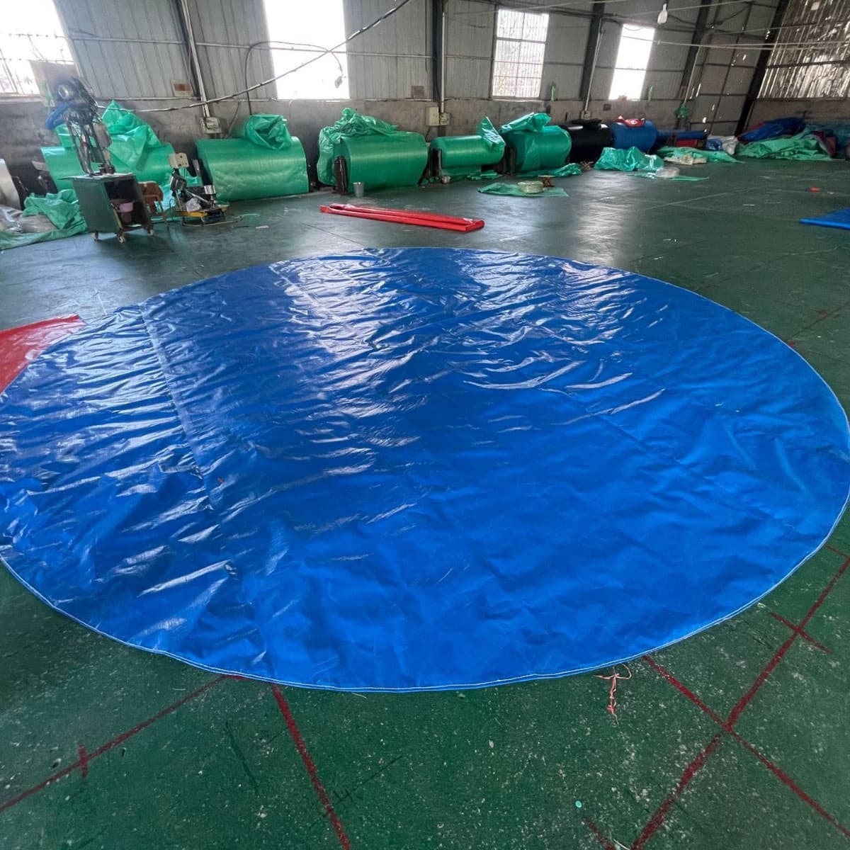 Pool liner mats are suitable for use on round ground surfaces, thickened waterproof mats, and outdoor thickened waterproof mats for use under pools.