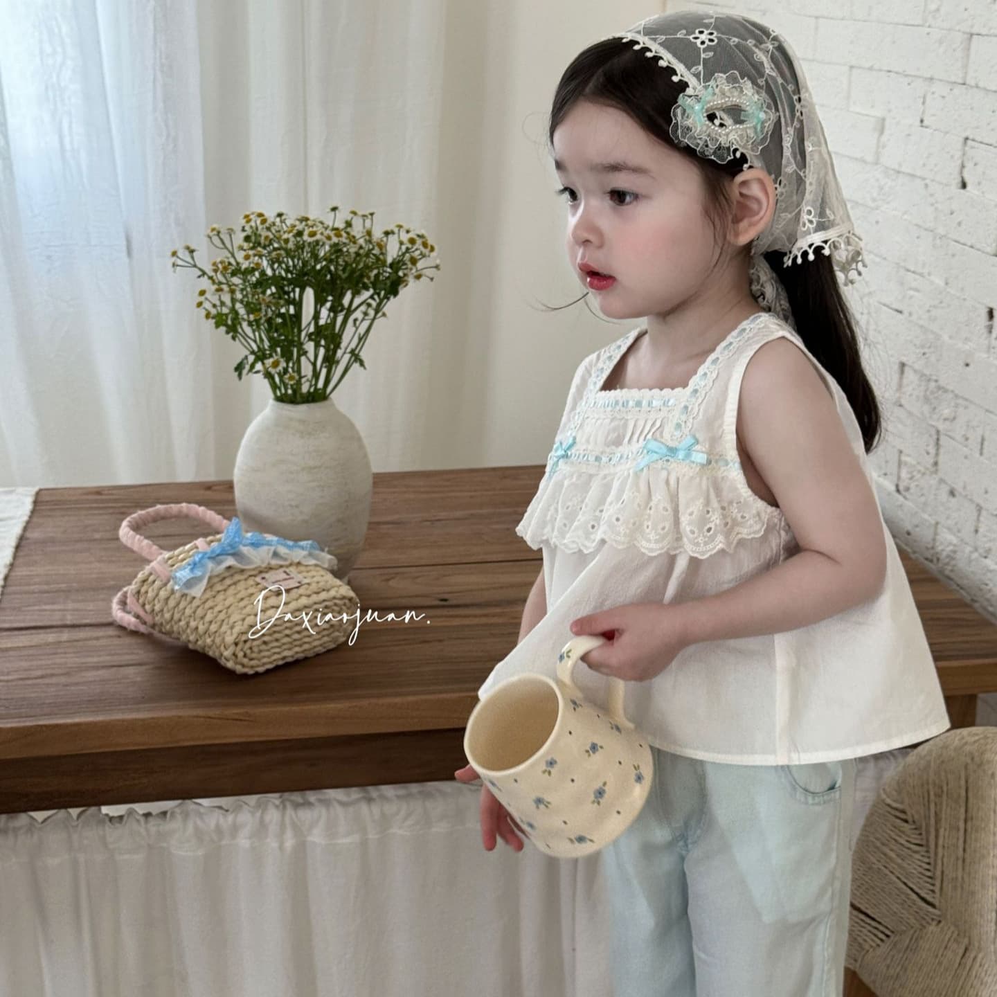 Spot size roll 25 new summer girls cute lace white vest heartbroken wide-leg pants two-piece sweet set