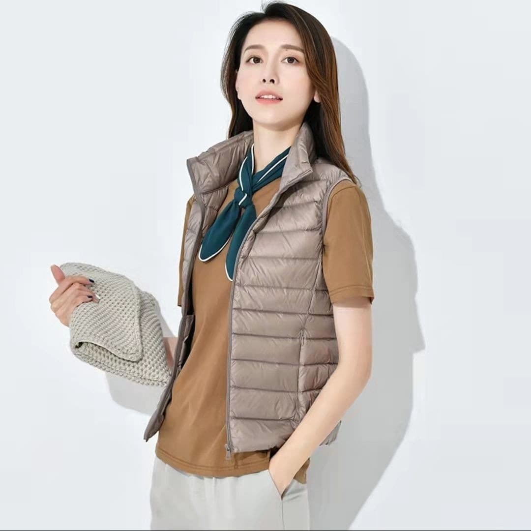 2026 New Women's Down Outer Wear Vest Lightweight Slim Fashion White Duck Down Vest Thin Jacket Trendy