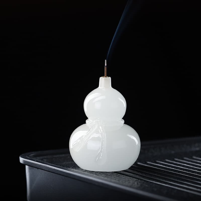 Chinese gourd-shaped incense burner for home and office use, aromatherapy ornament, home decoration, auspicious incense holder, aromatherapy gift box.