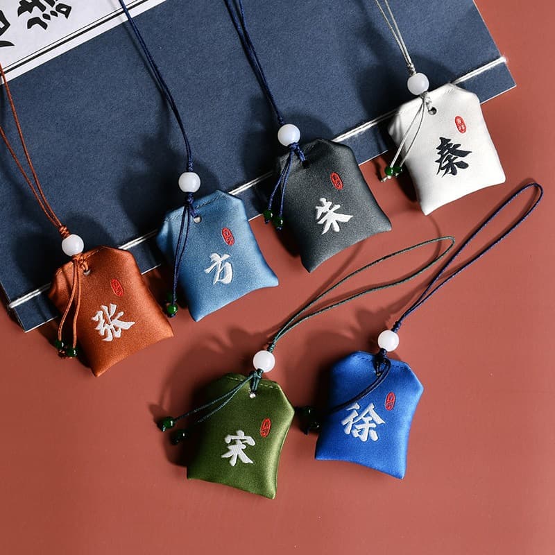 Surname-themed sachets, fragrant pouches, mobile phone charms, car ornaments, embroidered holiday gifts