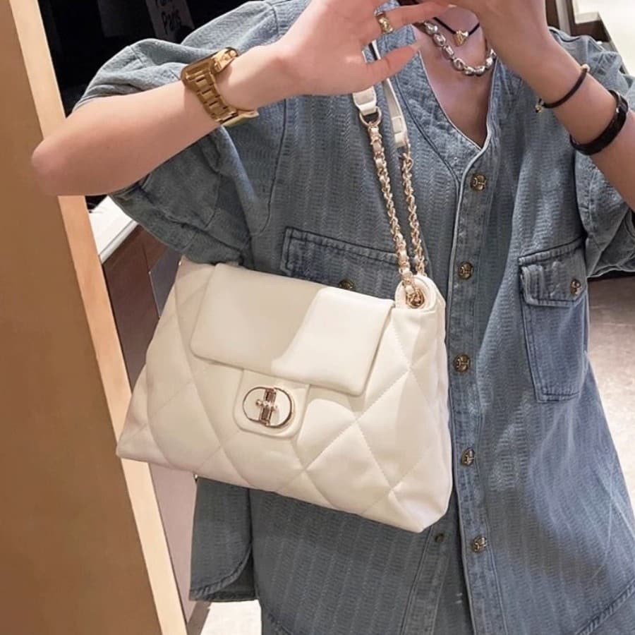Fashionable and versatile women's bag, western style niche design bag, women's rhombus embroidery simple single shoulder crossbody bag, chain bag