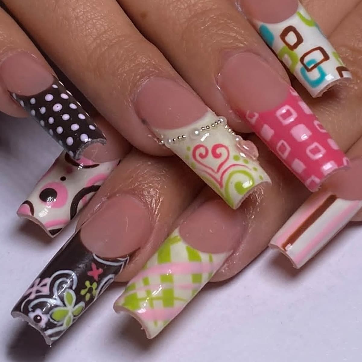 Hot-selling in Europe and America 24-piece wearable nails striped dots French handmade rhinestone false nails manicure wearable nail tips cross-border