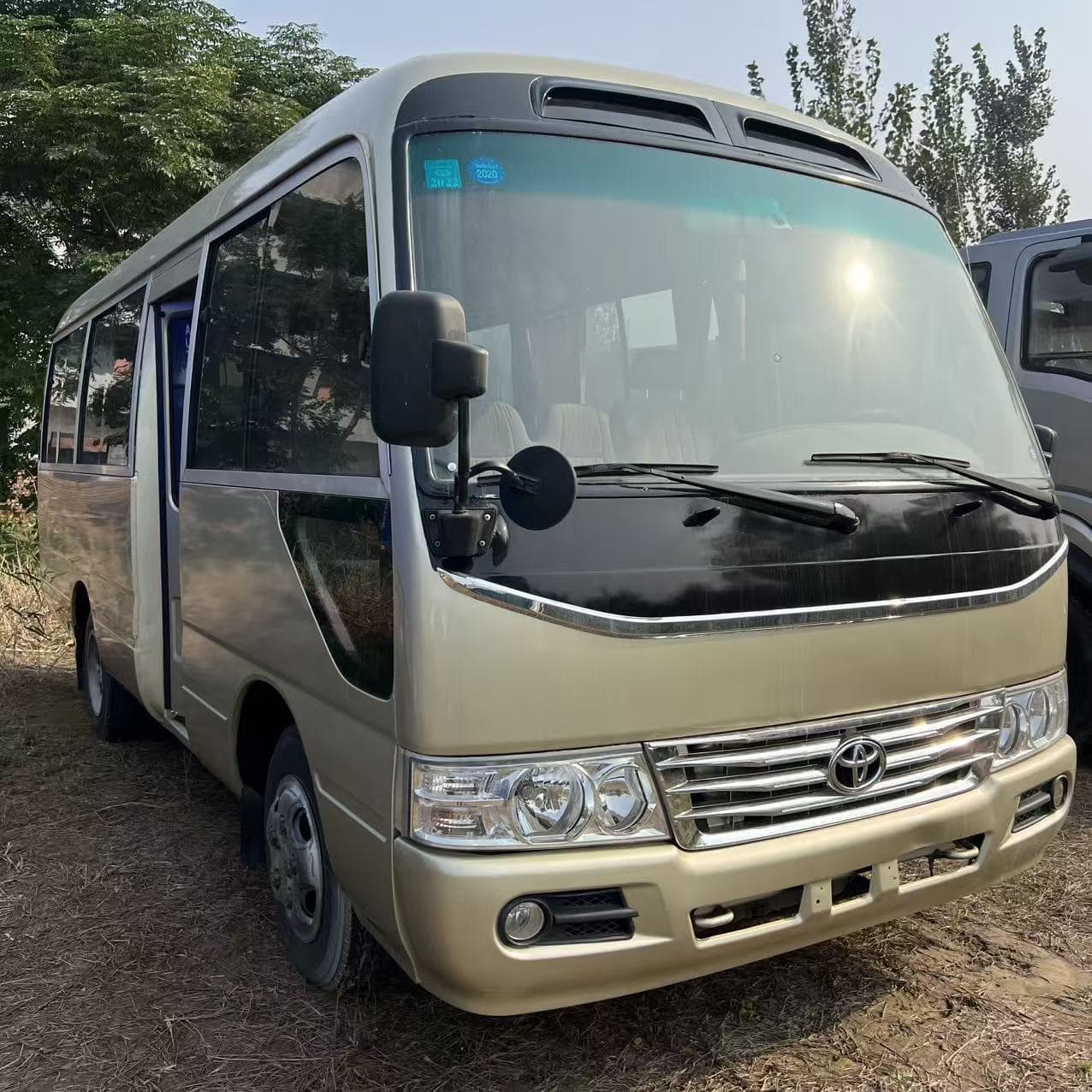 Luxury Coaster minibus, cross-border used diesel minibus, small business shuttle bus