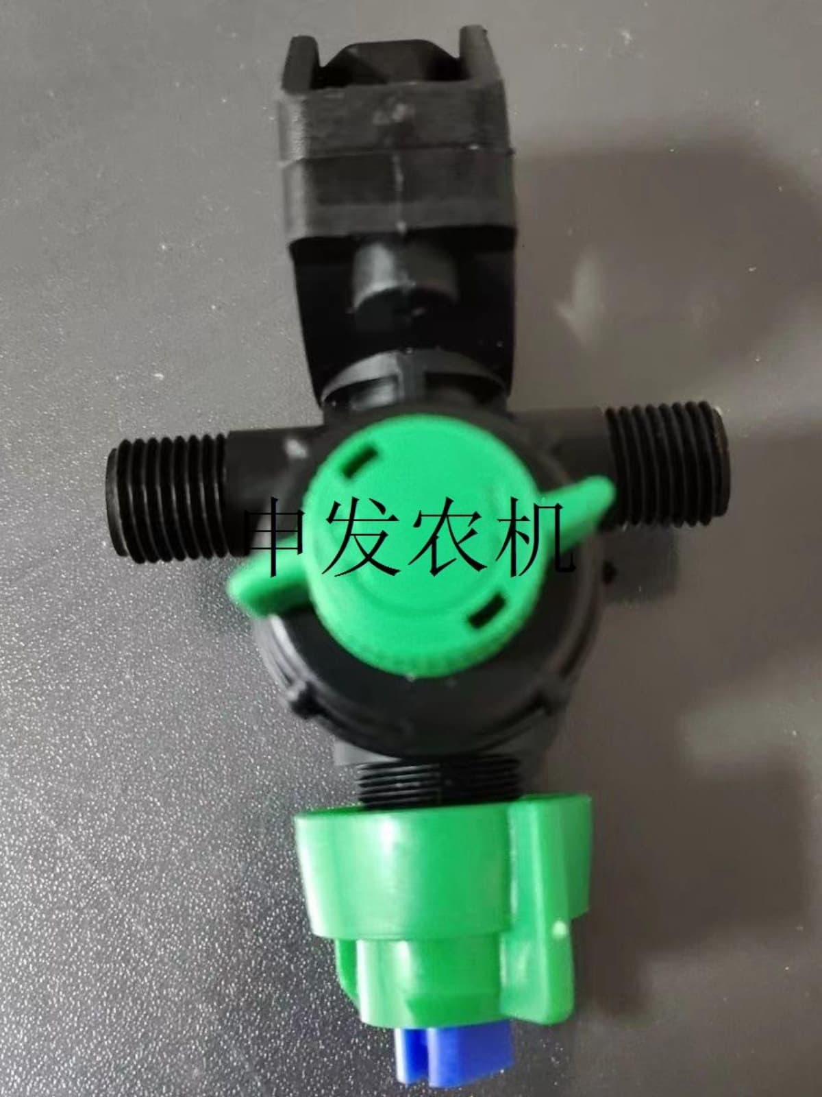 Agricultural sprayer, plant protection machine, self-propelled sprayer nozzle, external water flow, internal water flow, fan-shaped spray nozzle