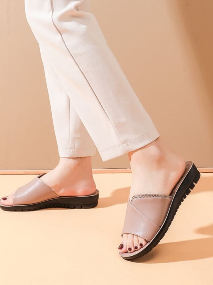 Women's Summer Genuine Leather Sandals 2026 New Flat Sandals for Middle-aged and Elderly