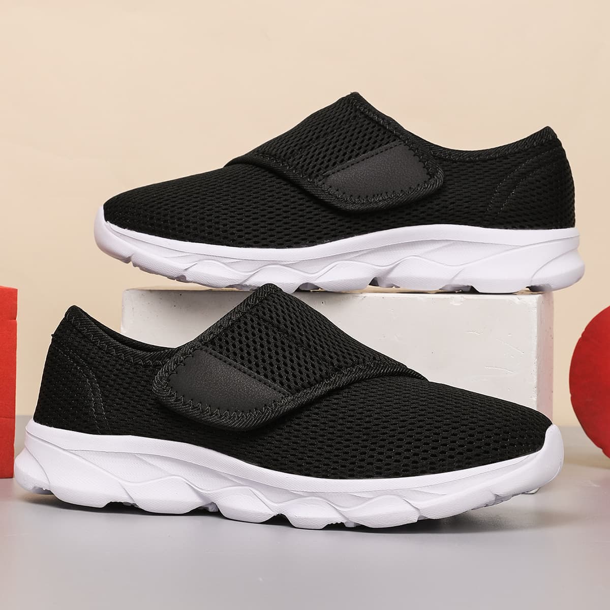 Summer Loose Mother Shoes Women Comfortable Walking Shoes Lightweight Mesh Breathable Senior Shoes Casual Middle-Aged Couple Shoes