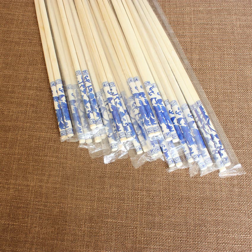 Manufacturer's disposable blue porcelain-patterned chopsticks, printed bamboo chopsticks in individual packaging, hygienic and convenient for hot pot and takeout.