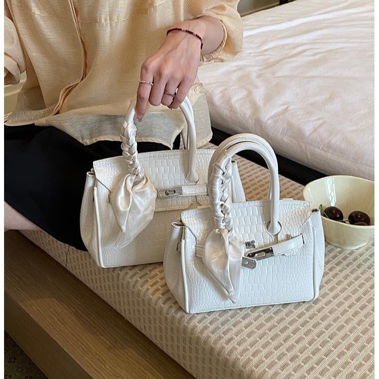 Light luxury, versatile and fashionable crossbody bag, new crocodile pattern design handheld tote bag, temperament commuter women's shoulder bag