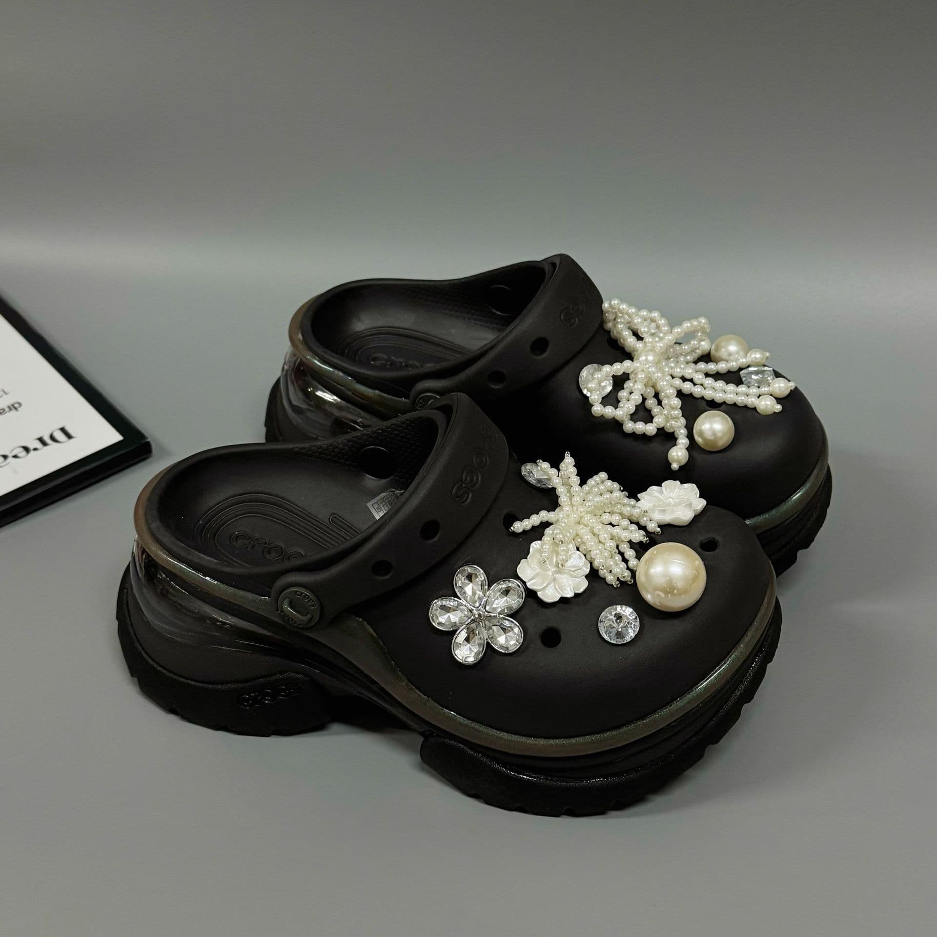 New Fashion Pearl Buckle Ballet Style Clog Charms, Versatile Rhinestone Flower Shoe Charms Compatible with DIY Beaded Shoe Charms