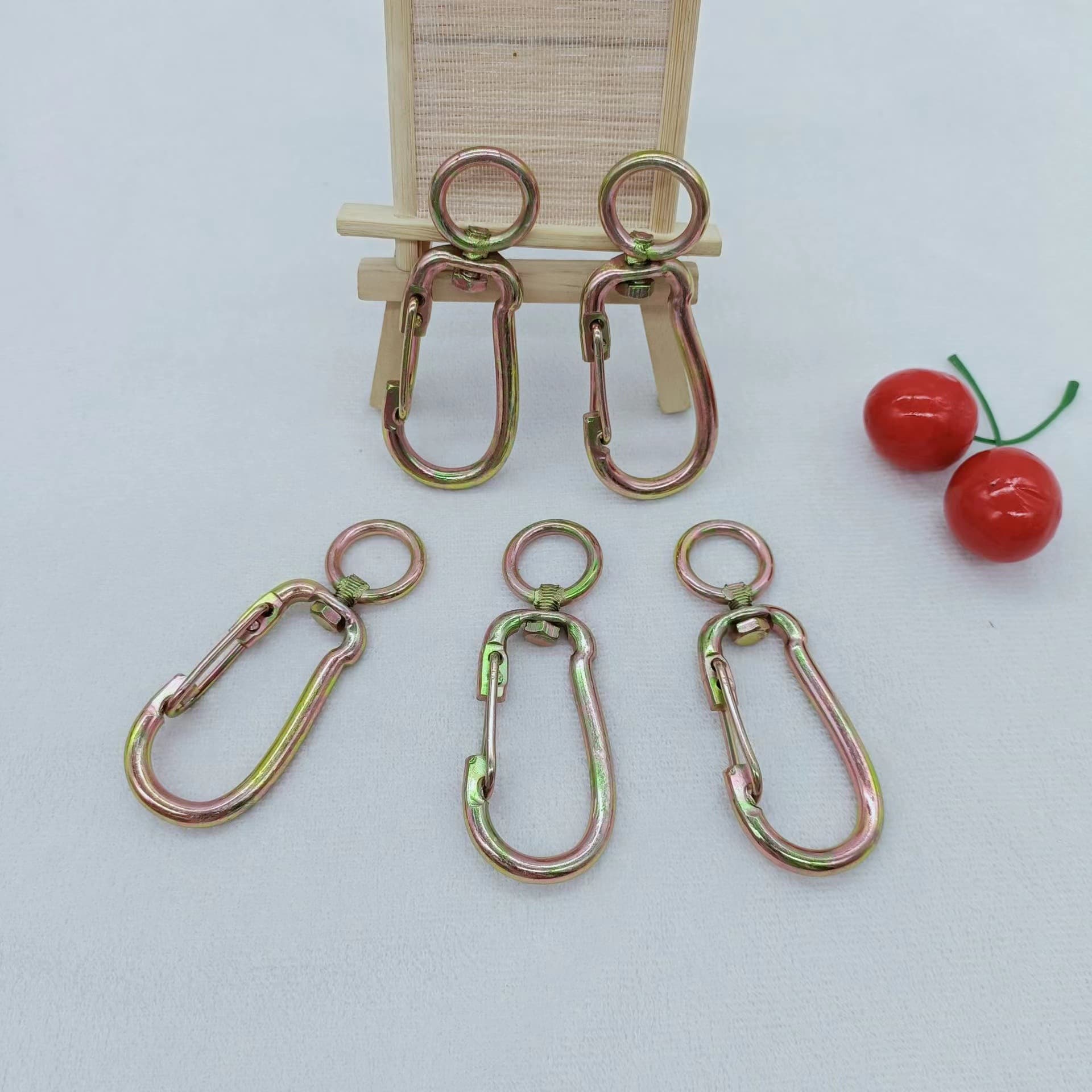 One-piece hook, one yuan, two yuan hook, swivel, dog tether, sheep tether, one yuan, two yuan, general merchandise.