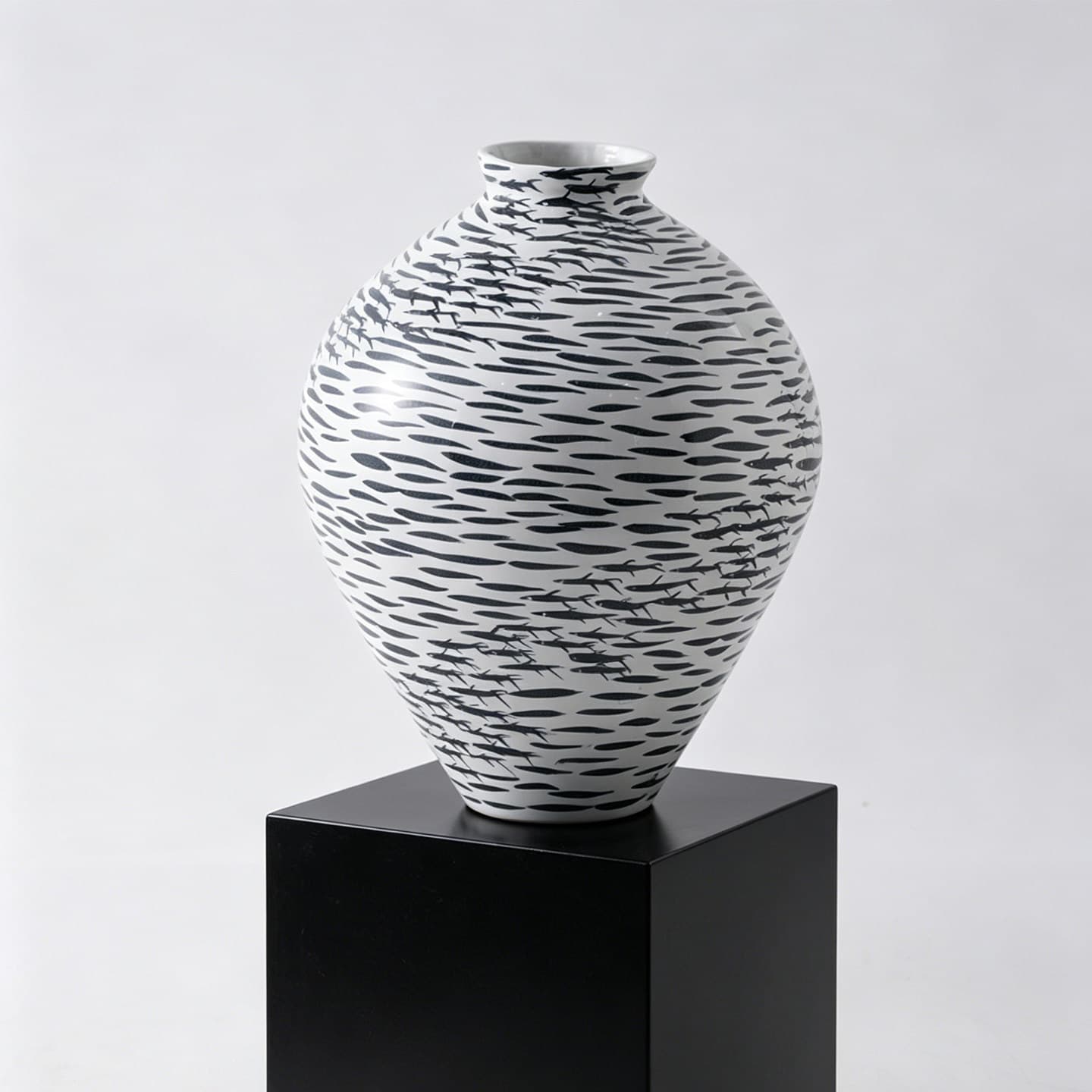 Black and White Hand-Painted Ceramic Abstract Fish Art Vase Decoration, Simple Home Living Room Hotel Entryway Pottery Ornament
