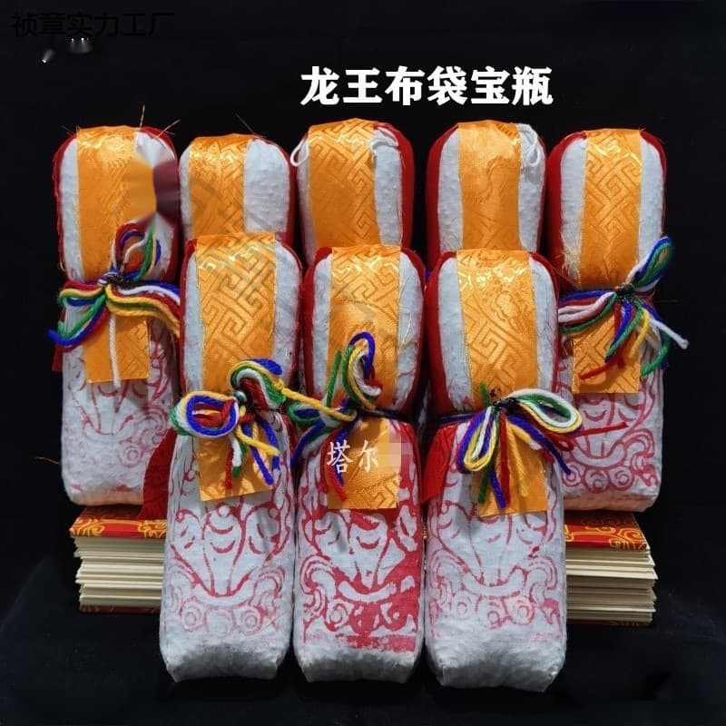 The Talbuk Dragon King Treasure Bottle is a small-sized treasure bottle suitable for storing home decorations and ornaments.