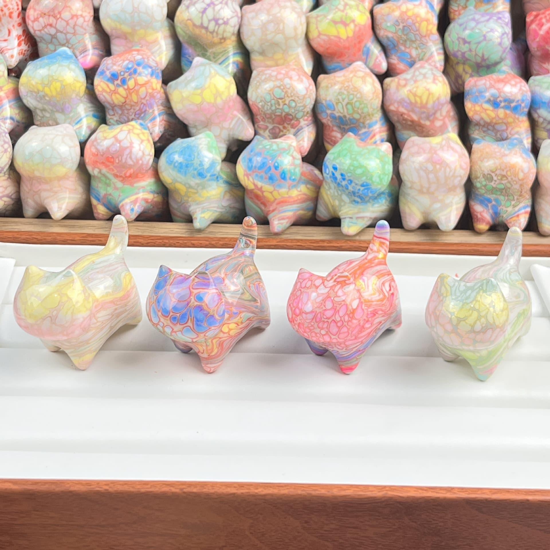 Factory Direct Lacquer Cat Handmade Colorful Cat Sandalwood Handheld Item Stall Live Stream Floating Lacquer Kitten Drop Shipping