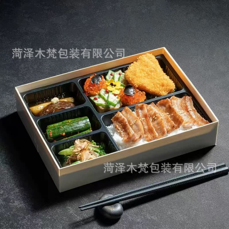 Ready-to-ship four-compartment and five-compartment disposable wooden Japanese-style bento boxes for business meal packaging.