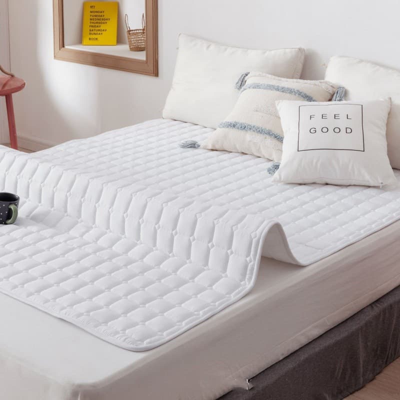 Thickened protective mats for hotel linens, mattress protectors, bed linens, wholesale from manufacturers to prevent soiling.