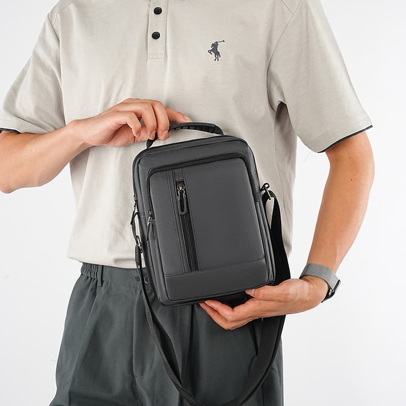 Japanese-style men's business shoulder bag, simple outdoor crossbody bag, casual bag, small shoulder bag for men