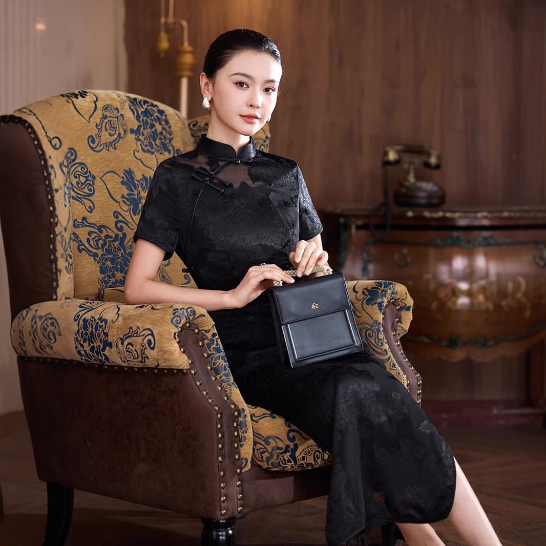2025 Summer New Silk Cheongsam Women's Cut Flower Silk Black Jacquard Improved Retro New Chinese Style High-end Feeling